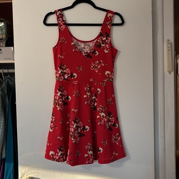 Never Worn Red Floral Sundress! - Picture 4 of 6